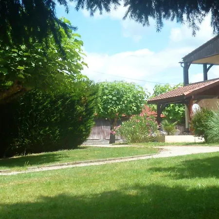 Maison Confortable Avec Piscine Partagee A Saint-genies. Holiday home *