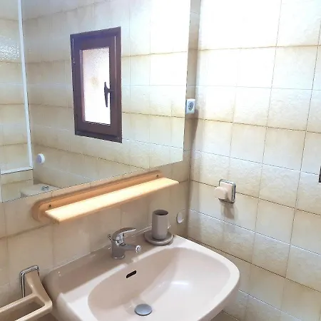 Maison Confortable Avec Piscine Partagee A Saint-genies. Holiday home Saint-Genies