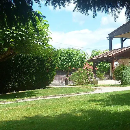 Сasa de vacaciones Maison Confortable Avec Piscine Partagée à Saint-genies. Saint-Genies