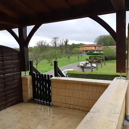 Dom wakacyjny Maison Confortable Avec Piscine Partagee A Saint-genies.