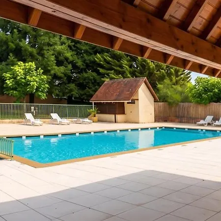 Dom wakacyjny Maison Confortable Avec Piscine Partagee A Saint-genies.