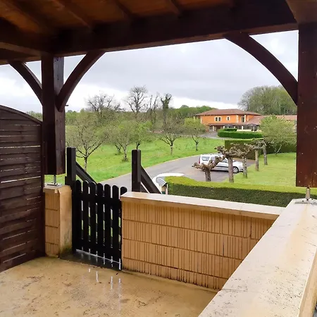 Maison Confortable Avec Piscine Partagee A Saint-genies. Saint-Genies